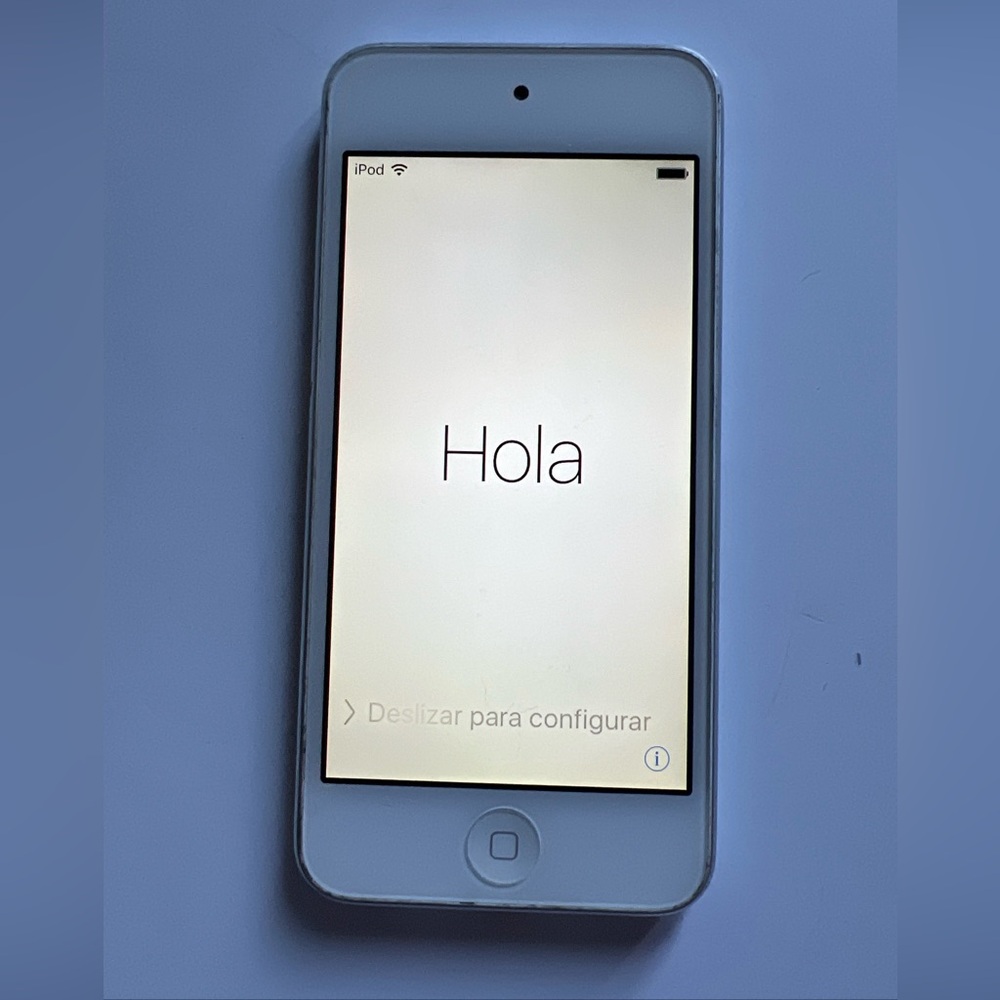 Apple iPod Touch 5th Generation A1421 Whit iCloud On For parts Read Description!